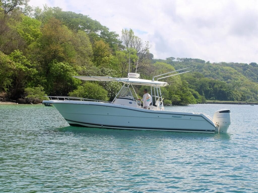 Thirty-two foot high-performance private charter boat in the Gulf of Papagayo, Guanacaste, Costa Rica